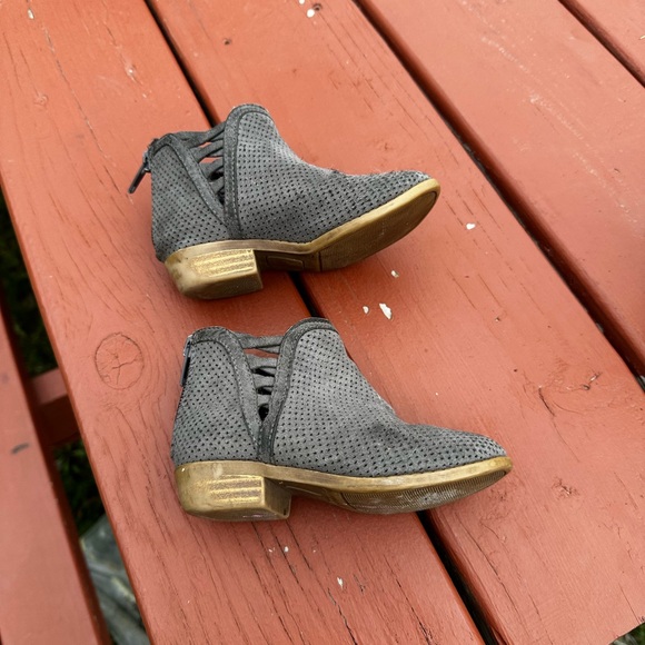 Scout Gray and Tan Desert Boots with Perforated Upper - Picture 2 of 6